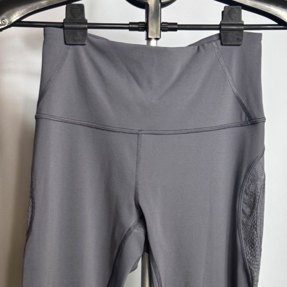 Lululemon Wunder Under Crop 21” Lace Moonwalk Grey High Rise Size 6 - Picture 3 of 6